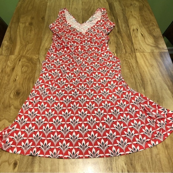 Boden Red Floral Artsy Flare Stretch Dress Women Size 4 V-Neck 37” Long - Picture 10 of 10